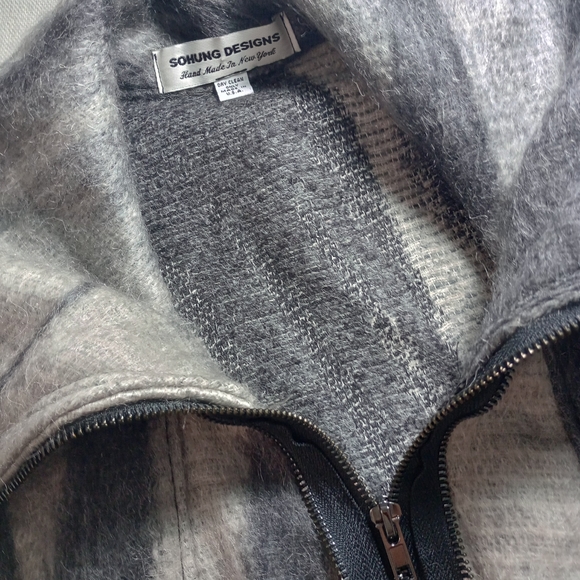 Dramatic Monochrome Handmade Wool Cape - Boutique Free Size - Picture 3 of 8